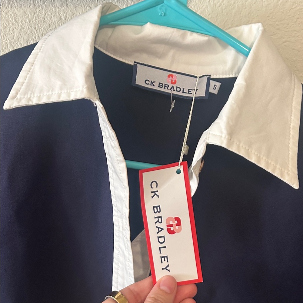 Chic Navy Blouse with White Trim - Picture 3 of 5